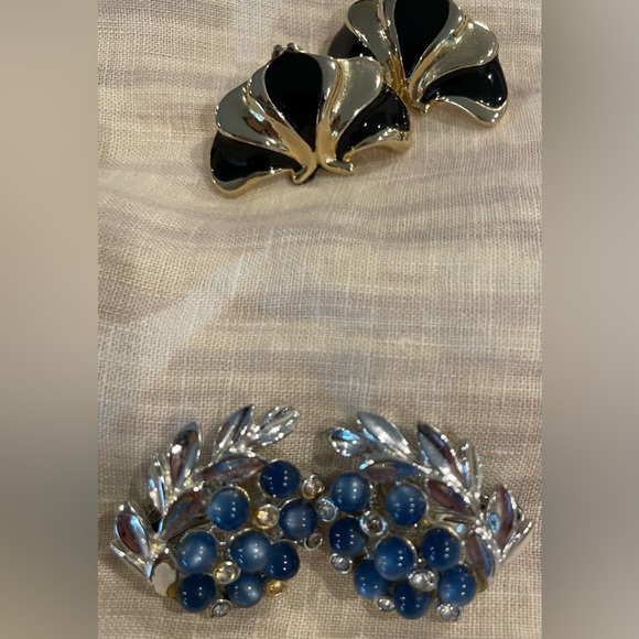 Vintage Clip On Earrings 12 pair, in great condition. - Picture 10 of 10